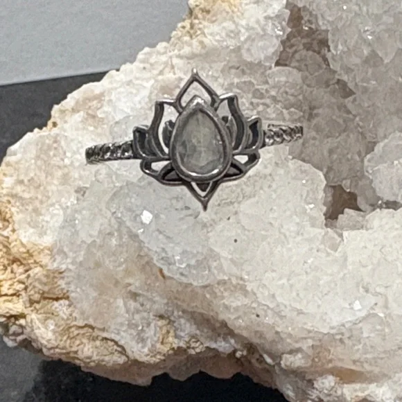 Sterling Silver Lotus Ring w/ Clear Quartz - Picture 1 of 4
